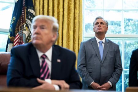 اگر ترامپ دستگیر شد، تظاهرات نکنید