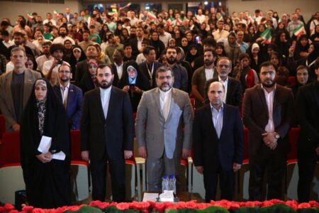 تا ما بفهمیم که بله اینطور است ۲+۲ می شود ۵!