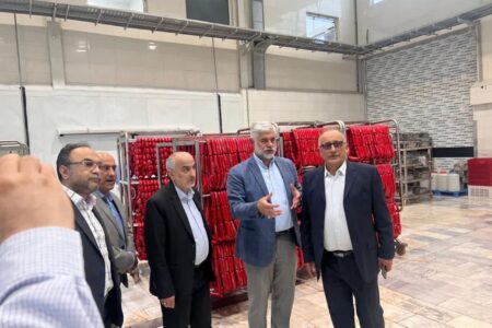 بازدید رئیس اتاق بازرگانی گیلان و رئیس سازمان صمت گیلان از کارخانه فرآورده پروتئینی و بسته‌بندی دام و طیور گوشتین خزر