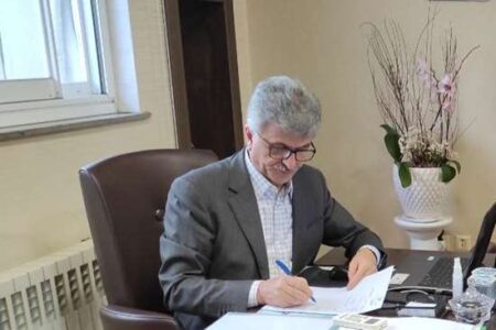 خبرنگاران همچون چراغی پرفروغ، جامعه را به پیشرفت، توسعه و تعالی سوق می‌دهند