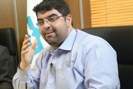 اگر امارات کمتر از ۱۰ میلیارد دلار در مناطق آزاد سرمایه گذاری کرد، عبدالملکی استعفا دهد