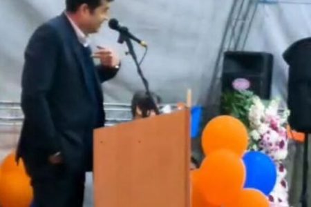 از اصطلاحات تحقیرآمیز تا دست در جیب و افتخار به گوشی جواب ندادن!