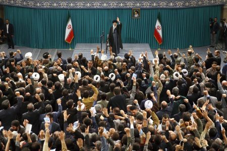در ساخت یک اقتصادی قوی ملی عقب هستیم | برای ترمیم و حل مشکلات، باید به انتخابات رو کرد