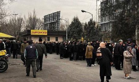 کیهان: تشکیل صف های طولانی برای تهیه گوشت تقصیر اصلاح طلبان است