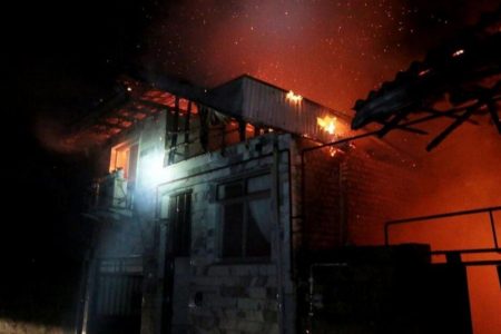 مهار ۳ آتش سوزی در رشت توسط۷۰ آتش نشان | ۴ خانه و ۲ مغازه در آتش سوخت