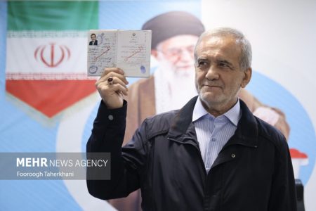 افراد بر اساس توانایی‌هایشان باید جایگاه‌ها را به دست بگیرند نه بر اساس گروه و جناح
