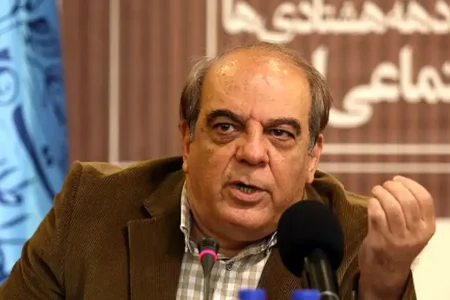 انتقاد تند عبدی از دولت پزشکیان؛ این سهم‌خواهی مبتذل «وفاق» نیست | ارتباطات نخبگانی دولت بسیار ضعیف است | استفاده از شیوه‌های گذشته در شرایط عادی هم دیوانگی بود چه رسد به شرایط اضطراری