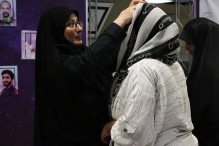 نامه سرگشاده مدیران ارشد سابق کشور به رئیس‌جمهور در اعتراض به قانون حجاب/ اجرای این قانون، شکاف حاکمیت-ملت را تشدید و گسست نسلی را تعمیق می‌کند