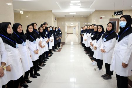 پرستاران را همه جانبه چه مادی و چه معنوی حمایت کنید