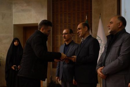روز دانشجو برای تقدیر از دانشجویان نمونه گزینشی دوستار و مدیریت دولت قبلی نبود!
