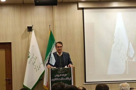 فرزام صفت سرپرست معاونت توسعه منابع انسانی استانداری گیلان:عدم آگاهی شهرداران به قوانین است که منجر به تخلفات می‌شود/شهرداران پیشانی حاکمیتی هستند