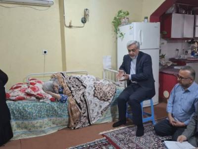 سرپرست فرمانداری رشت با خانواده‌های شهیدان کارگری در رشت دیدار کرد