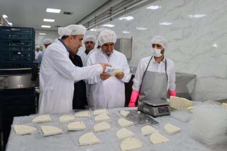 بازدید استاندار گیلان از کارخانه تولید فرآورده‌های لبنی صنایع شیر ایران