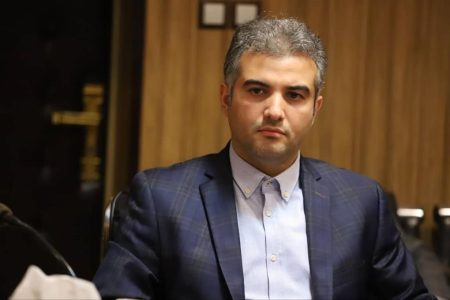 فروش غیرقانونی فضای پیاده‌راه و بازار توسط دلالان برای دستفروشی | پیاده راه به مرکزی برای کتاب، فرهنگ و خانواده تبدیل شود