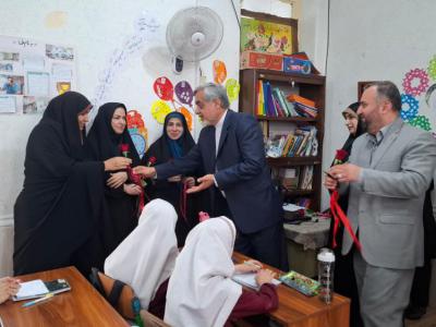 معلمان قبل از کتاب، درس زندگی می‌دهند