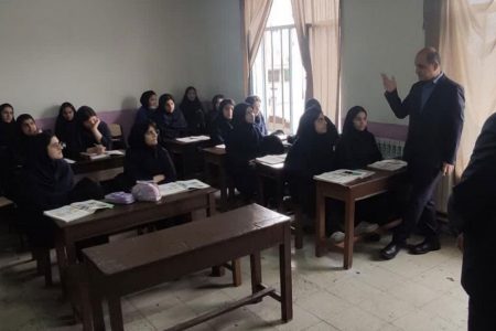 بازدید سرزده استاندار گیلان از مدارس شهرستان خمام در هفته معلم