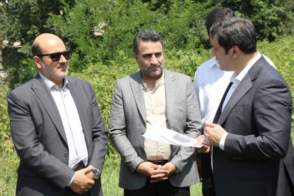 دکتر زنده دل،شهردار پرتلاش لاهیجان از تملک دو قطعه زمین در مسیر بلوار دکتر حکیم زاده به دانشگاه خبر داد
