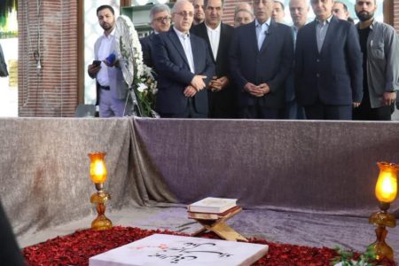 ادای احترام معاون اجرایی رئیس جمهور و استاندار گیلان به مقام شامخ شهدا در رشت