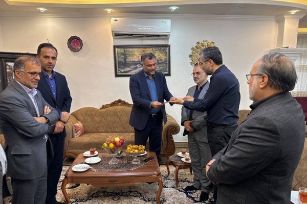 رئیس، اعضای شورا و شهردار رشت با خانواده شهید صدیقیصابر دیدار کردند 
